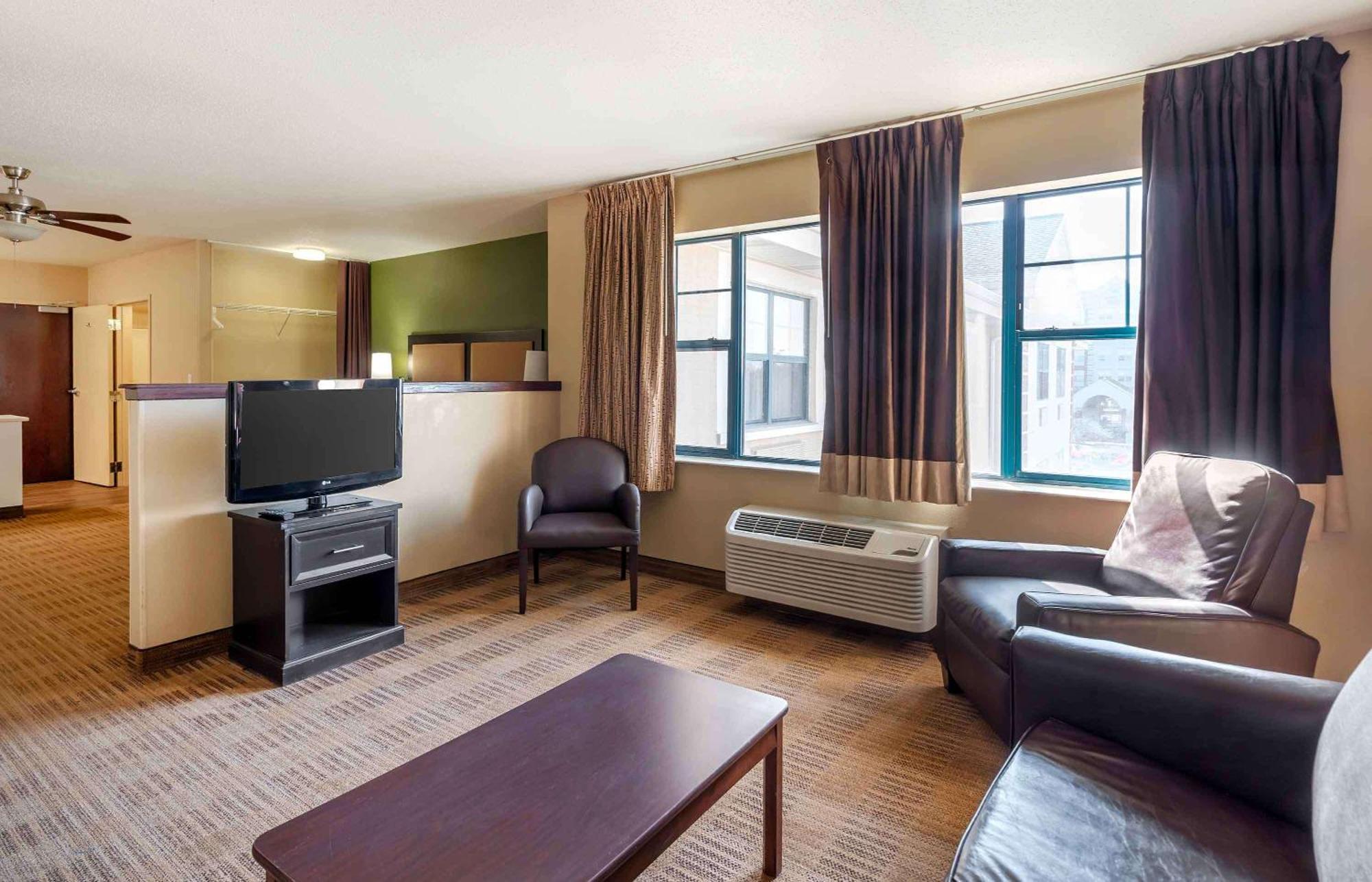 Extended Stay America Suites - Chicago - Woodfield Mall Schaumburg Exterior photo