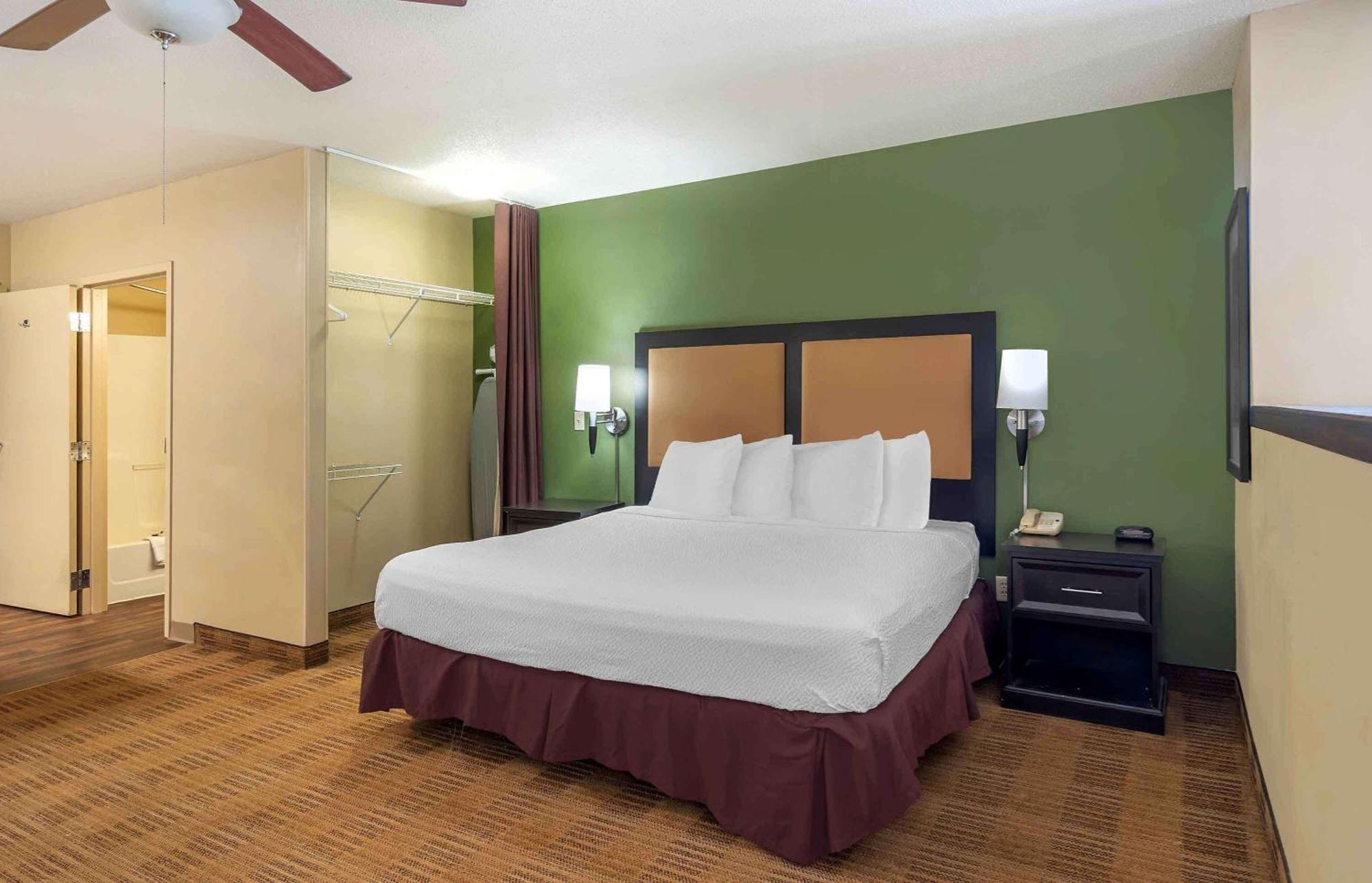 Extended Stay America Suites - Chicago - Woodfield Mall Schaumburg Exterior photo