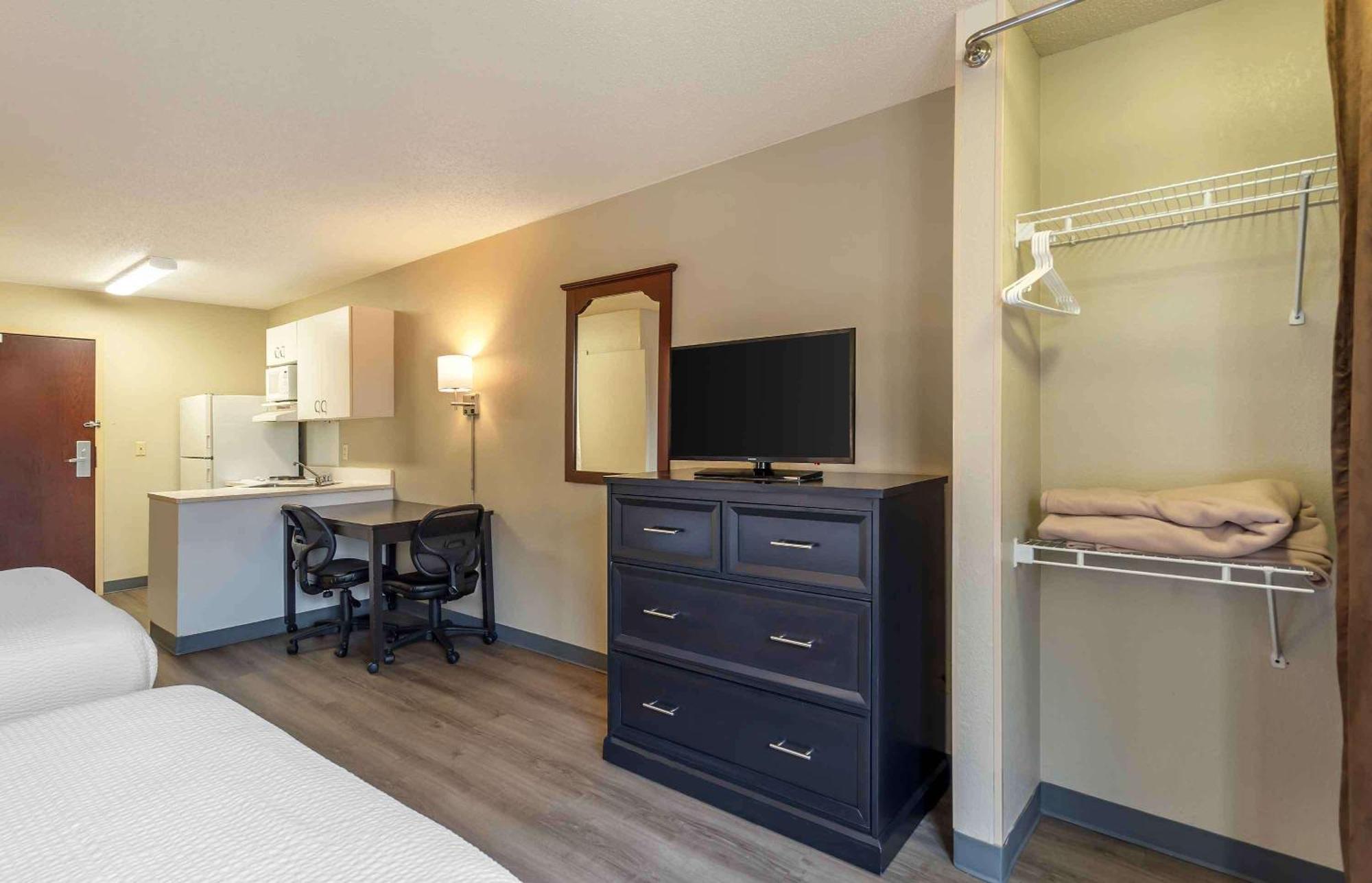 Extended Stay America Suites - Chicago - Woodfield Mall Schaumburg Exterior photo