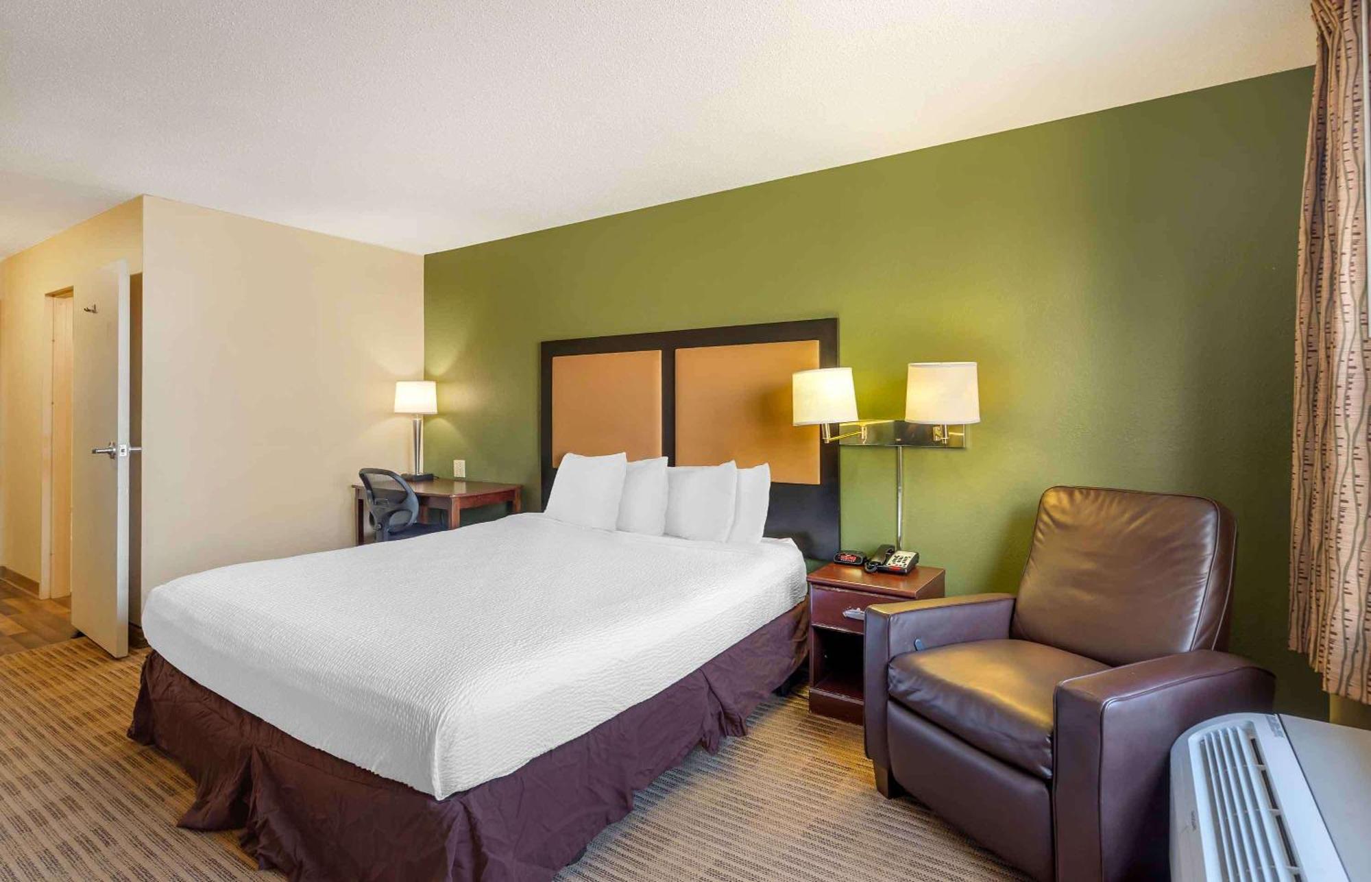 Extended Stay America Suites - Chicago - Woodfield Mall Schaumburg Exterior photo
