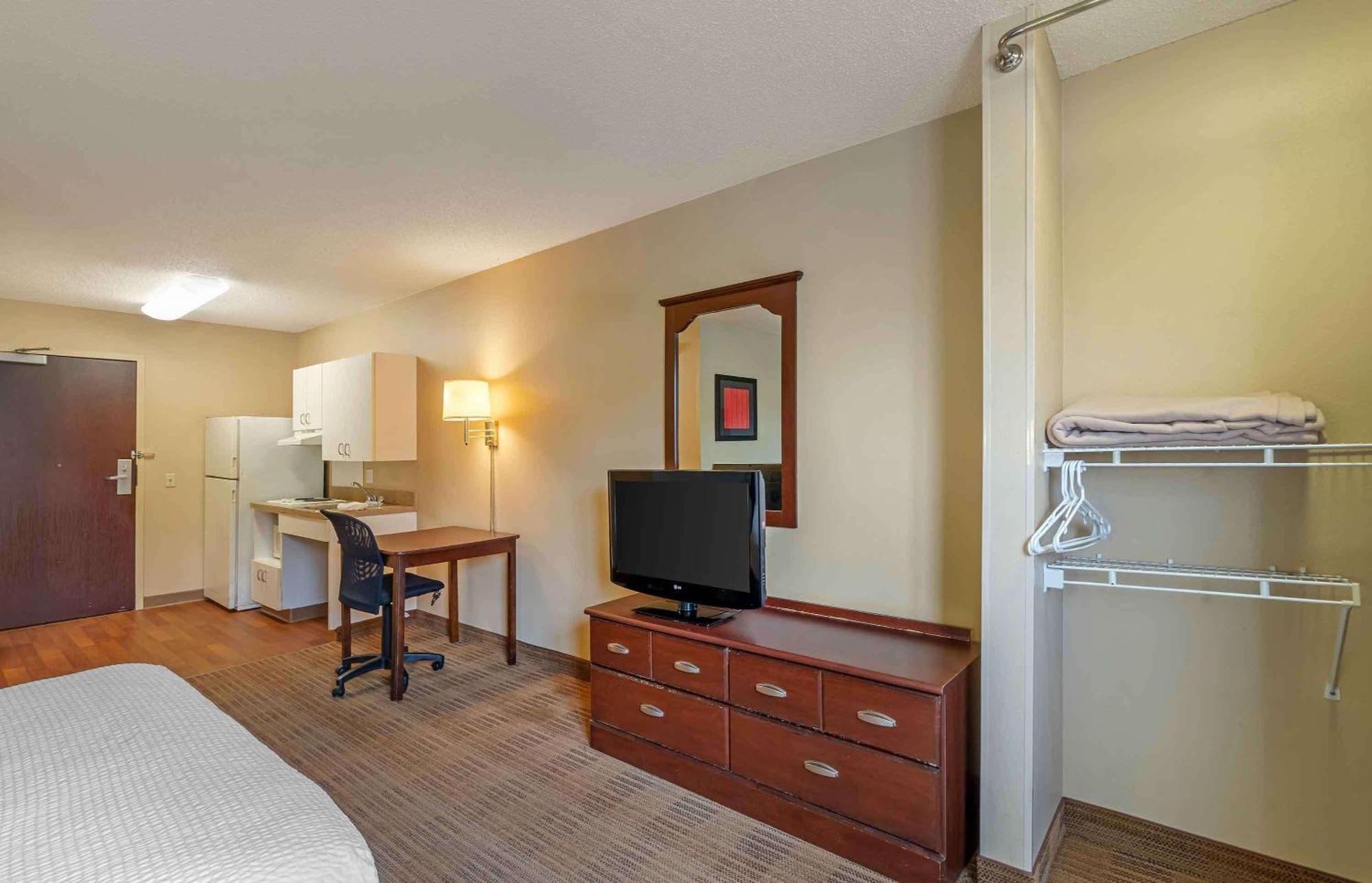 Extended Stay America Suites - Chicago - Woodfield Mall Schaumburg Exterior photo