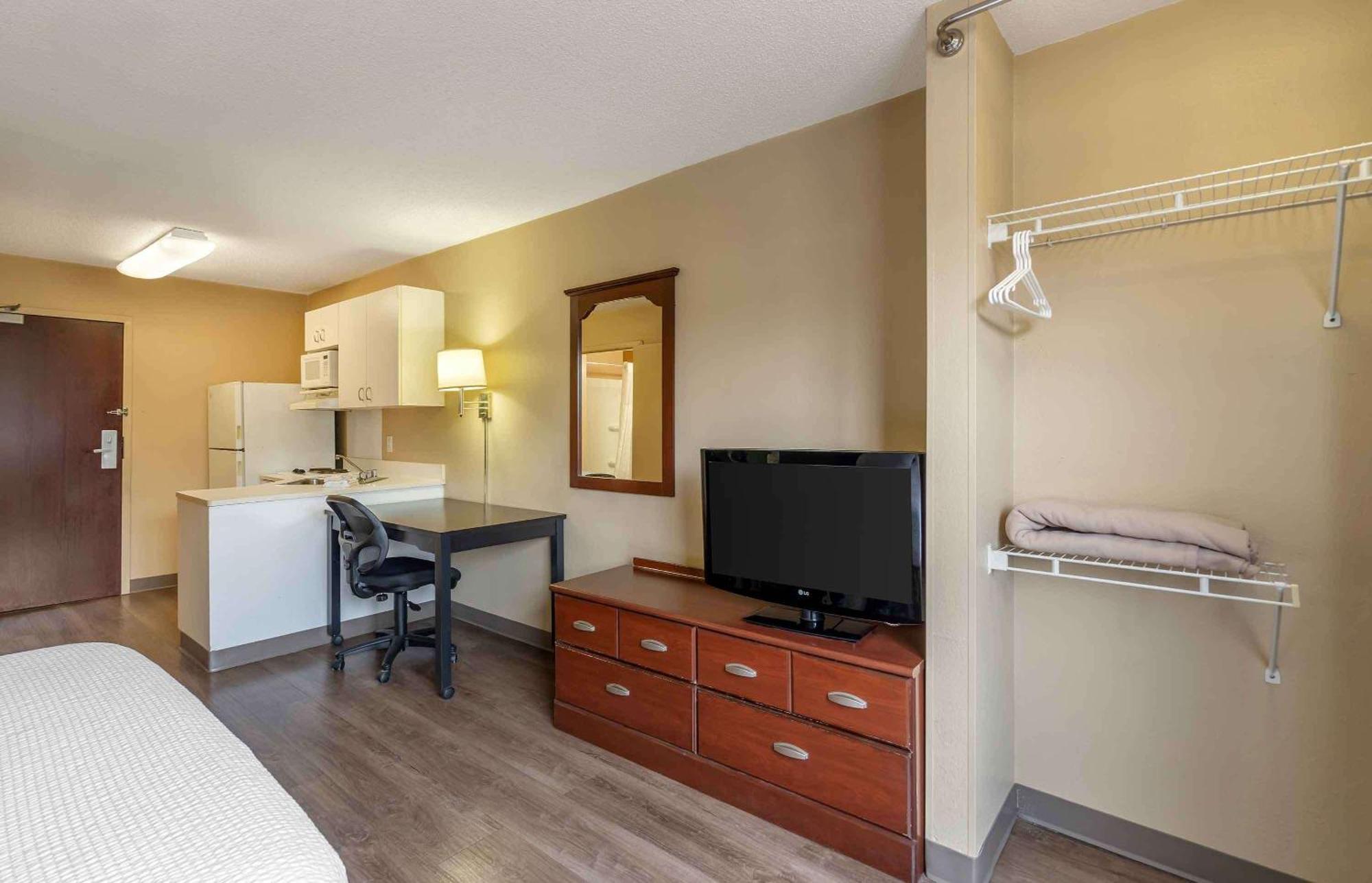 Extended Stay America Suites - Chicago - Woodfield Mall Schaumburg Exterior photo